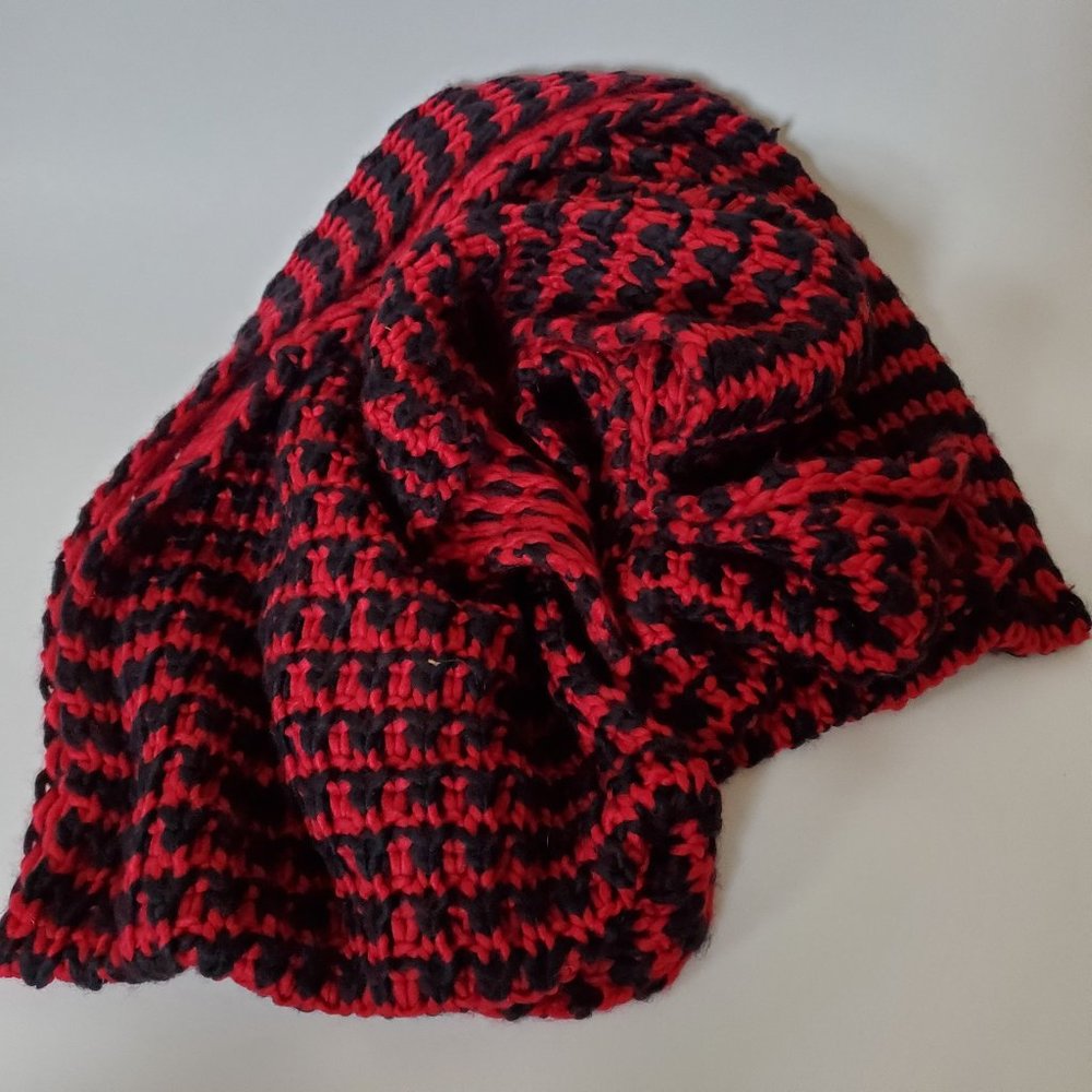 TAHARI Black and Red Winter Continuous Loop Scarf